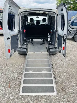 Renault Kangoo MAXI Behindertentransporter Rollstuhlgerecht EURO5