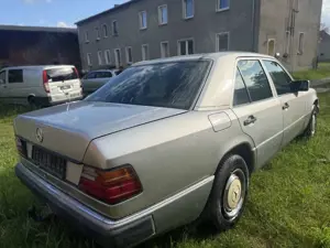 Mercedes-Benz 200 Schiebedach Elektrische Außenspiegel Edelholz-Auss
