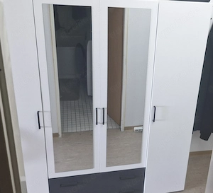 Kleiderschrank für Selbstabholer. Ca 6 Monate alt