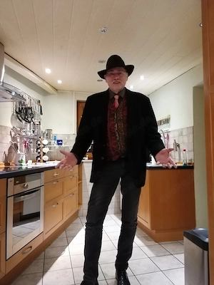 GentlemanDom (66J)sucht schlanke - sehr schlanke Sklavin! 
