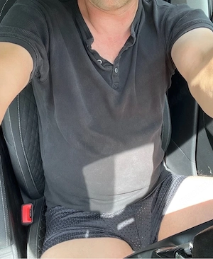 18Uhr Nackt am Wanderparkplatz  ...  Spontanes Paar Lust...Finde den nackten Kerl mit 20x5cm