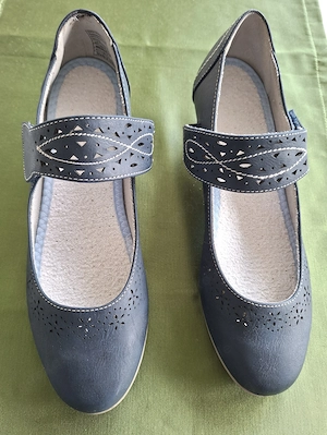 Pumps blau Gr. 39, gut erhalten, + neue unbenutzte Einlegesohlen