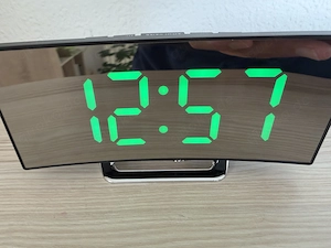 Multifunktionale Spiegel Uhr mit gebogenem Bildschirm, neu in OVP