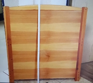 Stabiles Holz- Kinderbett, 70 x 140, sehr gut erhalten
