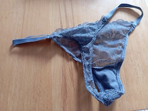 Ich verschenke getragene Wäsche meiner Frau 