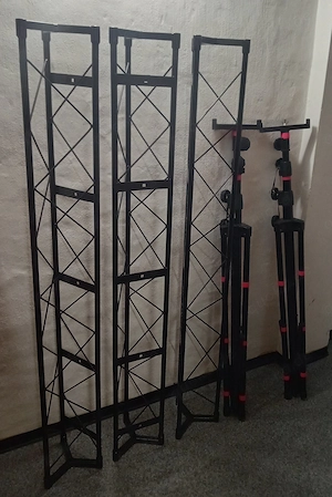 verkaufe komplettes Licht-Stativ Set mit 3-Punkt Traverse. 3x 1,5m 3 Punkt Traversen incl. Zubehör