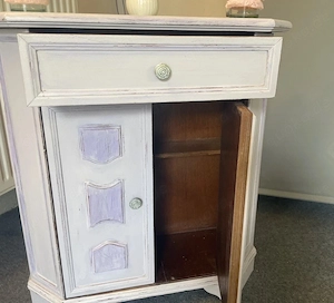 kleine Holzkommode- Shabby Chic- Unikat - DIY- Flieder Bild 2