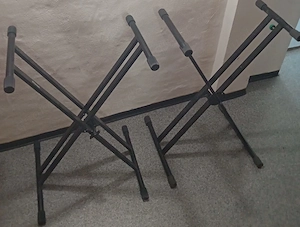 Verkaufe Konvolut Mikrofonstative, Keyboardständer, Notenständer, Amp Ständer, Laptopständer uvm.