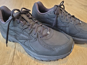 Brooks Zeal Walker schwarz 46,5