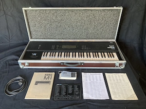 Keyboard KORG M1 Music Workstation inkl. Flicghtcase Bild 2