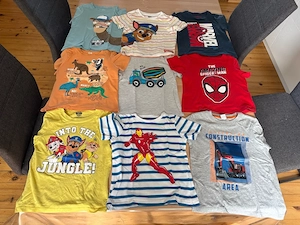 9 Jungen T-Shirts verschiedener Marken, Größe 110