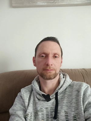 Er sucht Sie