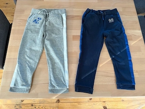 2 Jungen Jogging Hosen der Marke s.Oliver, Größe 104 110