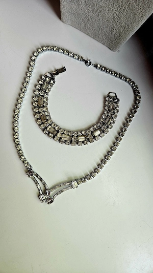 Vintage Schmuck-Set mit Gablonzer Strassbesatz 