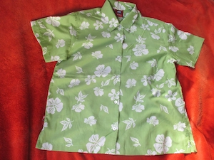 NEU Hawai Blumen Blüten VINTAGE Kurzarm Hemd Bluse 3K good Look WOMAN 38-40 S- M kiwi pistazien grün