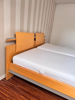 Bett von Hülsta 180 cm   200 cm, in Top Zustand mit 2x Lattenrost