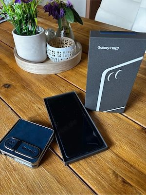 Samsung Galaxy Z Flip7 mit Restgarantie