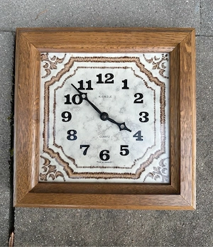Kienzle Wanduhr Quartz im Holzrahmen