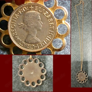 Elizabeth Dei Gratia Regina FD Anhänger mit Kette