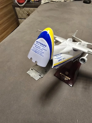 Antonov AN-225 Mriya Modell 1:200   Nase zum Öffnen & Rampe