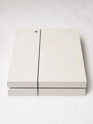 Sony PlayStation 4 (PS4) Glacier White