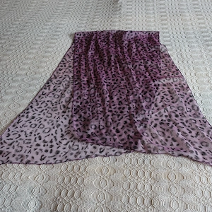 Damen - Tuch, Schal, lila, Leo, Gesamtlänge ca. 120 cm plus schräge Zipfel, B 44 cm