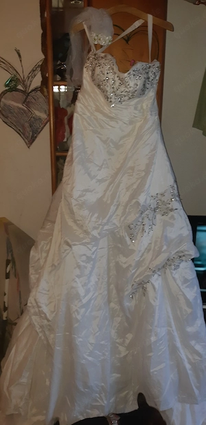 Trägerloses  prinzinbratkleid mit schleier  Bild 5