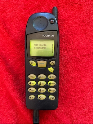verkaufe hier im auftrag an sammler 4 Nokia Handys