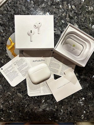 Apple AirPods Pro.3