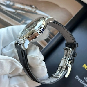 uhren Ulysse Nardin Funktionsuhr mit Dualzeit und Großdatum, 42 mm
