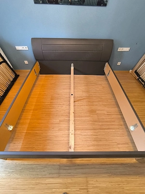 Bett 140x200 cm zu verschenken 