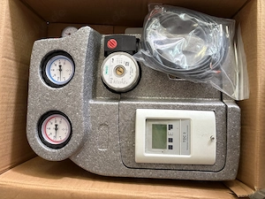 Solaranlage bestehend aus 6 Stück Pro-Solarmodulen eine Pumpengruppe neu unbenutzt ca 15 Meter Rohr