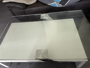 Couchtisch mit Glasplatte 