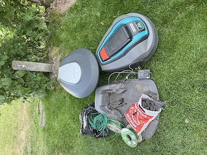 Mähroboter Gardena R40Li mit Garage und Zubehör
