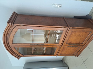 Wurzelholzvitrinenschrank Bild 2