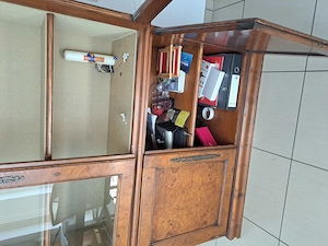 Wurzelholzvitrinenschrank Bild 4
