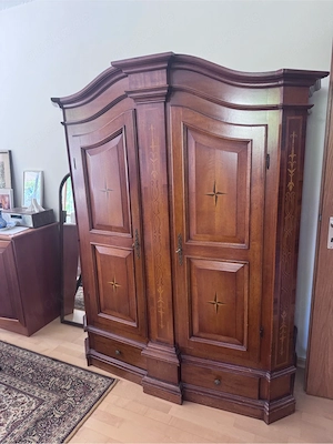 Schmuckstück echt Holzschrank?