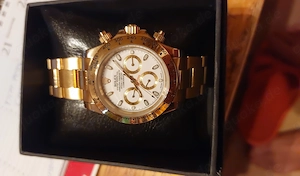 Goldene Uhr aus Hong Kong