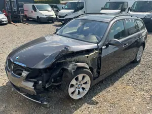 BMW 320 d Touring XENON PANO SHZ SPORTSITZ AHK