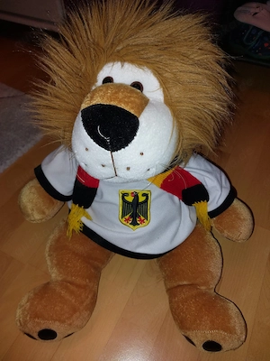 WM Plüschlöwe mit WM Outfit 