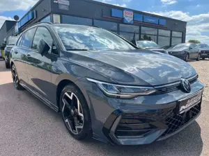 Volkswagen Golf VIII Variant 1.5 eTSI  R-Line KAMERA+LED+AC