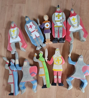 Ritterfiguren aus Holz