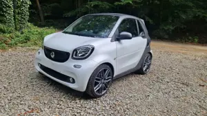 smart forTwo cabrio twinamic prime Leder Navi JBL 17" TÜV NEU