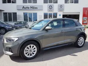 Audi A1 30 TFSI*GAR 4J/100 TKM*SHZ*REAR VIEW*LED*TEMPO*PDC