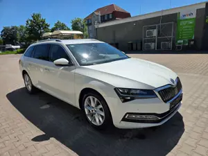 Skoda Superb Style+AHK+LED+NAVI+Kamera+TÜV NEU