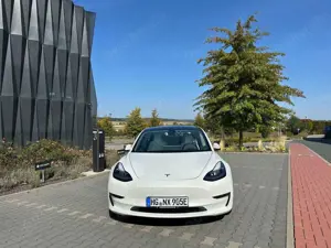Tesla Model 3 Standard Reichweite Plus Hinterradantrieb