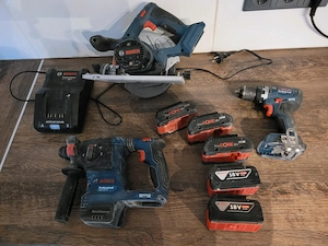 Bosch Professional Werkzeugset Säge bohrhammer Akkus & Ladegerät