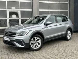 Volkswagen Tiguan Allspace Life 7 Sitze AHK LED Navi Shz