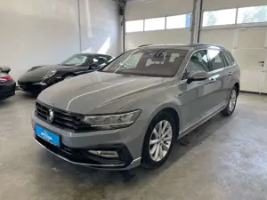 Volkswagen Passat Variant 2.0 TDI R-line*ACC*LED*NAVI*KAM * 3xKlima