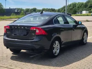 Volvo S60 T3 Kinetic NAVIGATION TEILLEDER Bild 4